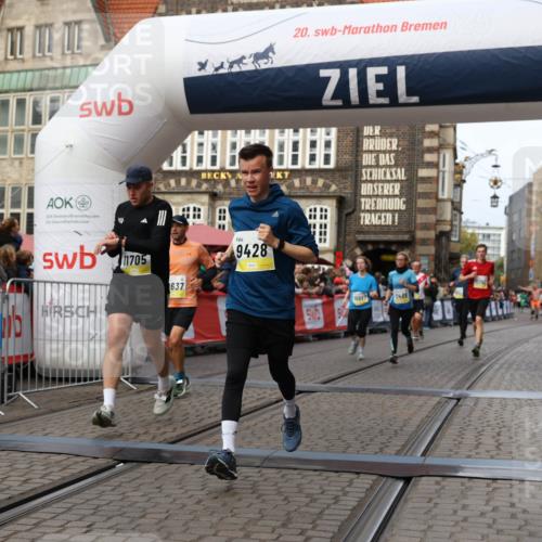 05.10.2025 - 20. swb-Marathon Bremen Yannick Fuchs http://msf.ph/oto/9258036 05.10.2025 10:47:32 Ziel 9244, 9428, 9670, 10319, 10637, 10667, 10951, 11498, 11705, 11742 meine-sportfotos.de