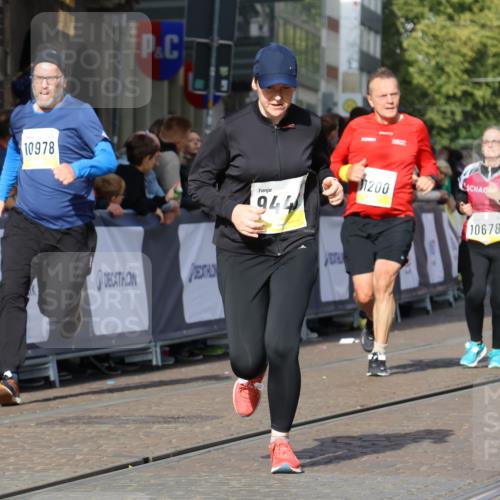 05.10.2025 - 20. swb-Marathon Bremen Strokosch-Dieckow http://msf.ph/oto/9258045 05.10.2025 11:04:16 Ziel 9448, 9537, 9684, 10098, 10678, 11200, 11685 meine-sportfotos.de