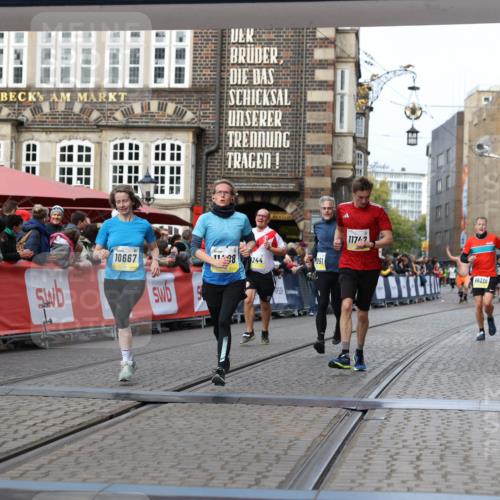 05.10.2025 - 20. swb-Marathon Bremen Yannick Fuchs http://msf.ph/oto/9258066 05.10.2025 10:47:33 Ziel 9244, 9428, 9670, 10319, 10637, 10667, 10951, 11498, 11705, 11742 meine-sportfotos.de