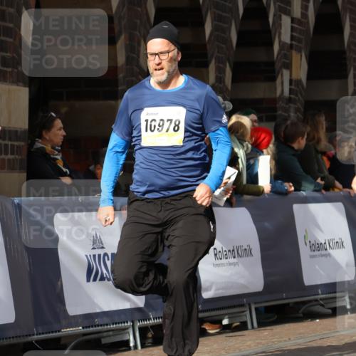 05.10.2025 - 20. swb-Marathon Bremen Strokosch-Dieckow http://msf.ph/oto/9258105 05.10.2025 11:04:17 Ziel 9448, 9537, 9684, 10678, 11200 meine-sportfotos.de