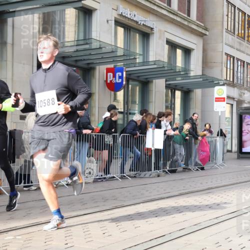 05.10.2025 - 20. swb-Marathon Bremen Strokosch-Dieckow http://msf.ph/oto/9258113 05.10.2025 10:58:47 Ziel 9183, 9219, 9454, 9508, 9518, 9542, 9601, 9692, 9847, 9977, 10039, 10143, 10200, 10274, 10353, 10357, 10407, 10588, 10594, 10607, 11207, 11400, 11612, 9183, 9219, 9454, 9508, 9518, 9542, 9601, 9692, 9847, 9977, 10039, 10143, 10200, 10274, 10353, 10357, 10407, 10588, 10594, 10607, 11207, 11400, 11612 meine-sportfotos.de