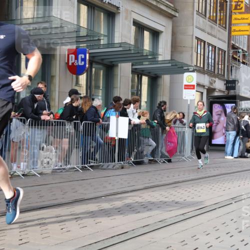 05.10.2025 - 20. swb-Marathon Bremen Strokosch-Dieckow http://msf.ph/oto/9258239 05.10.2025 10:58:51 Ziel 9183, 9219, 9454, 9508, 9635, 9692, 9847, 9977, 10039, 10143, 10200, 10274, 10353, 10357, 10407, 10588, 10594, 10607, 11006, 11007, 11207, 11400, 9183, 9219, 9454, 9508, 9635, 9692, 9847, 9977, 10039, 10143, 10200, 10274, 10353, 10357, 10407, 10588, 10594, 10607, 11006, 11007, 11207, 11400 meine-sportfotos.de