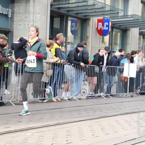 05.10.2025 - 20. swb-Marathon Bremen Strokosch-Dieckow http://msf.ph/oto/9258304 05.10.2025 10:58:54 Ziel 9183, 9219, 9454, 9508, 9635, 9692, 10039, 10143, 10200, 10274, 10353, 10357, 10407, 10594, 10607, 11006, 11007, 11207, 11400, 9183, 9219, 9454, 9508, 9635, 9692, 10039, 10143, 10200, 10274, 10353, 10357, 10407, 10594, 10607, 11006, 11007, 11207, 11400 meine-sportfotos.de