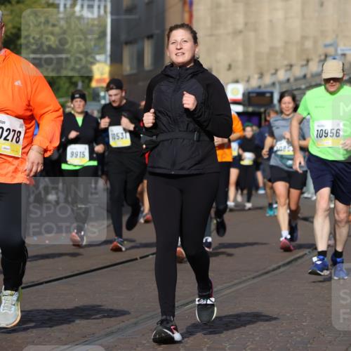 05.10.2025 - 20. swb-Marathon Bremen Strokosch-Dieckow http://msf.ph/oto/9258321 05.10.2025 11:04:28 Ziel 8111, 9394, 9610, 10278, 10439, 10483, 10531, 10674, 10869, 10956, 11044, 11542, 11704 meine-sportfotos.de