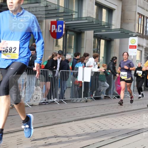 05.10.2025 - 20. swb-Marathon Bremen Strokosch-Dieckow http://msf.ph/oto/9258336 05.10.2025 10:58:55 Ziel 9183, 9219, 9454, 9508, 9635, 9692, 10039, 10143, 10200, 10274, 10353, 10357, 10391, 10407, 10594, 10607, 11006, 11007, 11207, 11400, 11728, 9183, 9219, 9454, 9508, 9635, 9692, 10039, 10143, 10200, 10274, 10353, 10357, 10391, 10407, 10594, 10607, 11006, 11007, 11207, 11400, 11728 meine-sportfotos.de