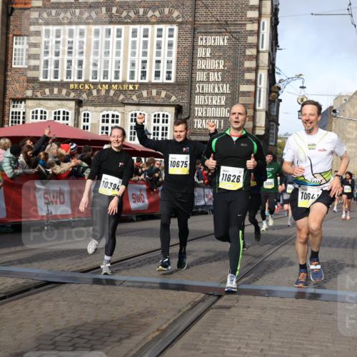05.10.2025 - 20. swb-Marathon Bremen Yannick Fuchs http://msf.ph/oto/9258379 05.10.2025 10:56:10 Ziel 9541, 9871, 9950, 10015, 10394, 10641, 10664, 10675, 10758, 10921, 10959, 11148, 11626 meine-sportfotos.de