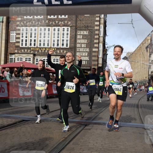 05.10.2025 - 20. swb-Marathon Bremen Yannick Fuchs http://msf.ph/oto/9258405 05.10.2025 10:56:10 Ziel 9541, 9871, 9950, 10015, 10394, 10641, 10664, 10675, 10758, 10921, 10959, 11148, 11626 meine-sportfotos.de