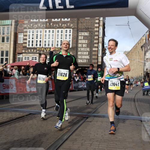 05.10.2025 - 20. swb-Marathon Bremen Yannick Fuchs http://msf.ph/oto/9258437 05.10.2025 10:56:11 Ziel 9541, 9950, 10006, 10015, 10394, 10641, 10664, 10675, 10758, 10921, 10959, 11095, 11148, 11626 meine-sportfotos.de
