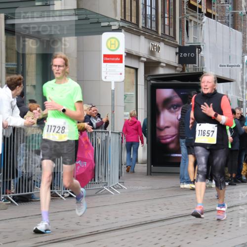 05.10.2025 - 20. swb-Marathon Bremen Strokosch-Dieckow http://msf.ph/oto/9258591 05.10.2025 10:59:11 Ziel 9183, 9609, 9635, 9737, 9991, 10209, 10391, 10407, 10420, 10760, 10809, 11006, 11007, 11251, 11267, 11456, 11657, 11720, 11728, 9183, 9609, 9635, 9737, 9991, 10209, 10391, 10407, 10420, 10760, 10809, 11006, 11007, 11251, 11267, 11456, 11657, 11720, 11728 meine-sportfotos.de