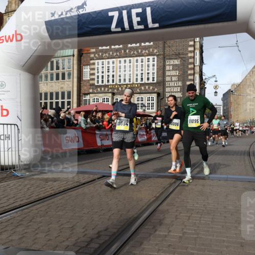 05.10.2025 - 20. swb-Marathon Bremen Yannick Fuchs http://msf.ph/oto/9258594 05.10.2025 10:56:15 Ziel 9541, 9811, 9950, 9968, 10006, 10009, 10015, 10394, 10641, 10664, 10675, 10959, 10989, 11095, 11148, 11366, 11620, 11626, 11693 meine-sportfotos.de