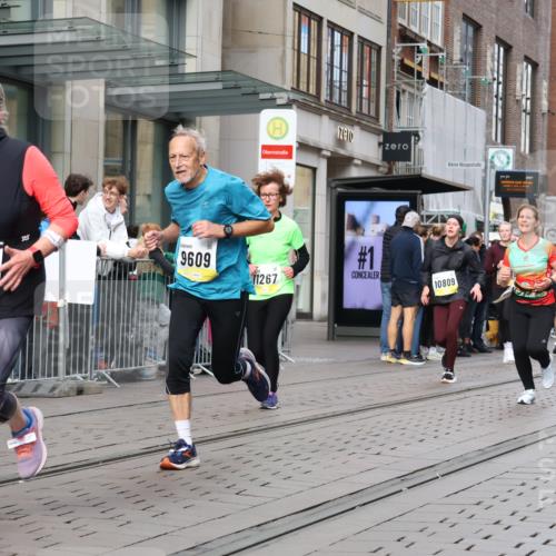 05.10.2025 - 20. swb-Marathon Bremen Strokosch-Dieckow http://msf.ph/oto/9258642 05.10.2025 10:59:13 Ziel 9473, 9609, 9635, 9737, 9991, 10209, 10391, 10420, 10760, 10809, 11006, 11007, 11251, 11267, 11456, 11657, 11720, 11728, 9473, 9609, 9635, 9737, 9991, 10209, 10391, 10420, 10760, 10809, 11006, 11007, 11251, 11267, 11456, 11657, 11720, 11728 meine-sportfotos.de