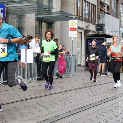 05.10.2025 - 20. swb-Marathon Bremen Strokosch-Dieckow http://msf.ph/oto/9258670 05.10.2025 10:59:14 Ziel 9473, 9609, 9635, 9737, 9991, 10209, 10391, 10420, 10760, 10809, 11251, 11267, 11456, 11657, 11720, 11728, 9473, 9609, 9635, 9737, 9991, 10209, 10391, 10420, 10760, 10809, 11251, 11267, 11456, 11657, 11720, 11728 meine-sportfotos.de