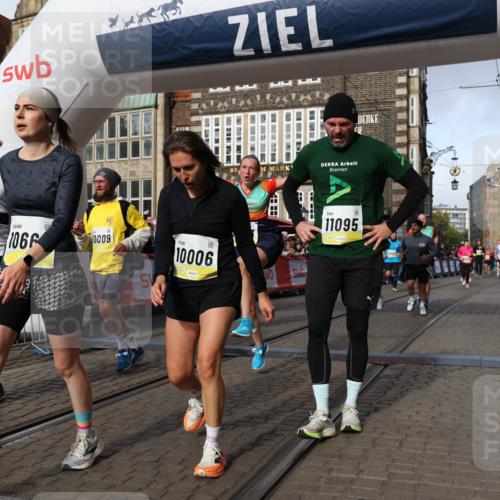 05.10.2025 - 20. swb-Marathon Bremen Yannick Fuchs http://msf.ph/oto/9258695 05.10.2025 10:56:17 Ziel 9541, 9811, 9855, 9968, 10006, 10009, 10394, 10641, 10664, 10675, 10989, 11095, 11366, 11620, 11626, 11630, 11693 meine-sportfotos.de