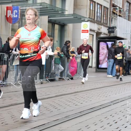 05.10.2025 - 20. swb-Marathon Bremen Strokosch-Dieckow http://msf.ph/oto/9258753 05.10.2025 10:59:16 Ziel 9473, 9609, 9737, 9991, 10209, 10391, 10420, 10760, 10809, 11251, 11267, 11456, 11582, 11657, 11720, 11728, 9473, 9609, 9737, 9991, 10209, 10391, 10420, 10760, 10809, 11251, 11267, 11456, 11582, 11657, 11720, 11728 meine-sportfotos.de