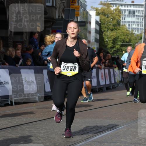 05.10.2025 - 20. swb-Marathon Bremen Strokosch-Dieckow http://msf.ph/oto/9258764 05.10.2025 11:04:54 Ziel 9220, 9409, 9530, 9660, 9813, 9866, 10684, 10771, 10891, 11090, 11180, 11315, 11372, 11478, 11559, 11636 meine-sportfotos.de