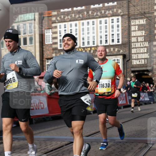 05.10.2025 - 20. swb-Marathon Bremen Yannick Fuchs http://msf.ph/oto/9258844 05.10.2025 10:56:19 Ziel 9258, 9811, 9855, 9968, 10006, 10009, 10664, 10989, 10992, 11095, 11364, 11366, 11620, 11630, 11693, 11741 meine-sportfotos.de