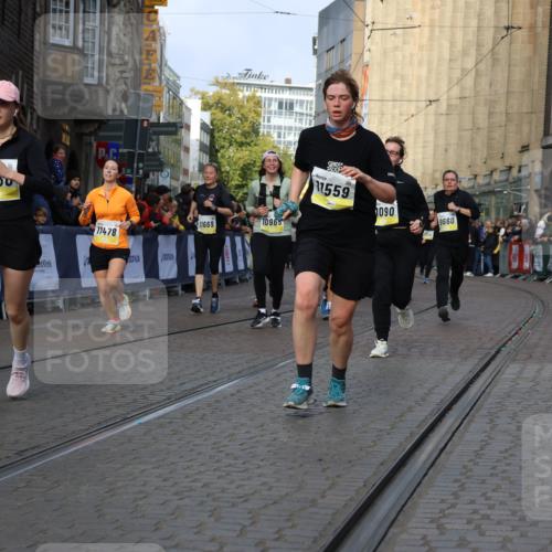 05.10.2025 - 20. swb-Marathon Bremen Strokosch-Dieckow http://msf.ph/oto/9258916 05.10.2025 11:05:00 Ziel 9220, 9409, 9530, 9642, 9660, 10771, 10965, 11090, 11121, 11171, 11180, 11372, 11412, 11478, 11559 meine-sportfotos.de