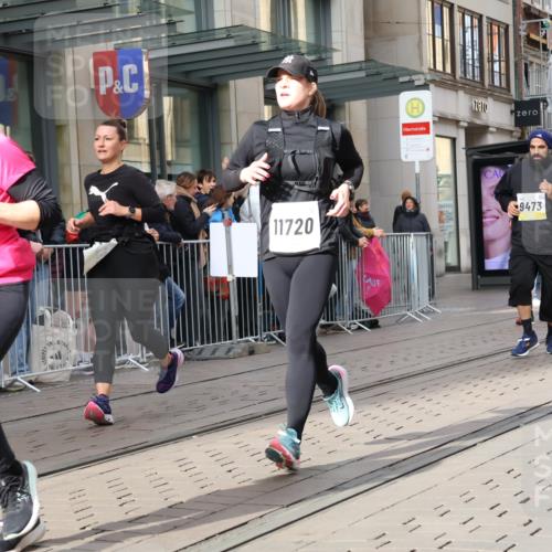 05.10.2025 - 20. swb-Marathon Bremen Strokosch-Dieckow http://msf.ph/oto/9258922 05.10.2025 10:59:26 Ziel 9378, 9473, 9609, 9612, 9673, 9991, 10209, 10420, 10760, 11267, 11444, 11456, 11582, 11644, 11720, 9378, 9473, 9609, 9612, 9673, 9991, 10209, 10420, 10760, 11267, 11444, 11456, 11582, 11644, 11720 meine-sportfotos.de