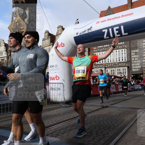 05.10.2025 - 20. swb-Marathon Bremen Yannick Fuchs http://msf.ph/oto/9258952 05.10.2025 10:56:20 Ziel 9258, 9811, 9855, 9968, 10006, 10009, 10664, 10989, 10992, 11095, 11364, 11366, 11620, 11630, 11693, 11741 meine-sportfotos.de