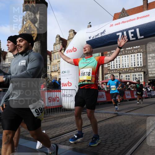 05.10.2025 - 20. swb-Marathon Bremen Yannick Fuchs http://msf.ph/oto/9258981 05.10.2025 10:56:21 Ziel 9258, 9811, 9855, 9968, 10006, 10009, 10989, 10992, 11095, 11364, 11366, 11554, 11620, 11630, 11693, 11741 meine-sportfotos.de