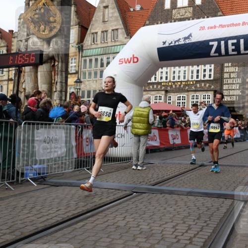 05.10.2025 - 20. swb-Marathon Bremen Yannick Fuchs http://msf.ph/oto/9258993 05.10.2025 10:47:45 Ziel 9339, 9377, 9924, 10073, 10676, 10850, 10875, 10947, 11330, 11409, 11708 meine-sportfotos.de