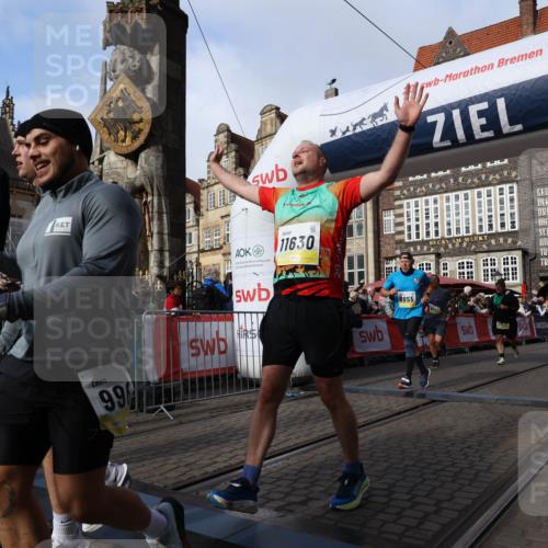 05.10.2025 - 20. swb-Marathon Bremen Yannick Fuchs http://msf.ph/oto/9259001 05.10.2025 10:56:21 Ziel 9258, 9811, 9855, 9968, 10006, 10009, 10989, 10992, 11095, 11364, 11366, 11554, 11620, 11630, 11693, 11741 meine-sportfotos.de