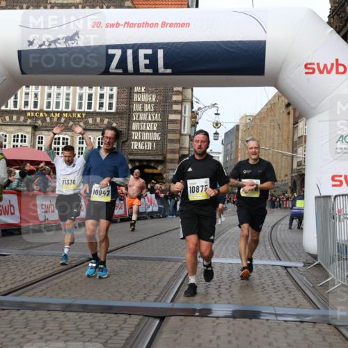 05.10.2025 - 20. swb-Marathon Bremen Yannick Fuchs http://msf.ph/oto/9259019 05.10.2025 10:47:45 Ziel 9339, 9377, 9924, 10073, 10676, 10850, 10875, 10947, 11330, 11409, 11708 meine-sportfotos.de