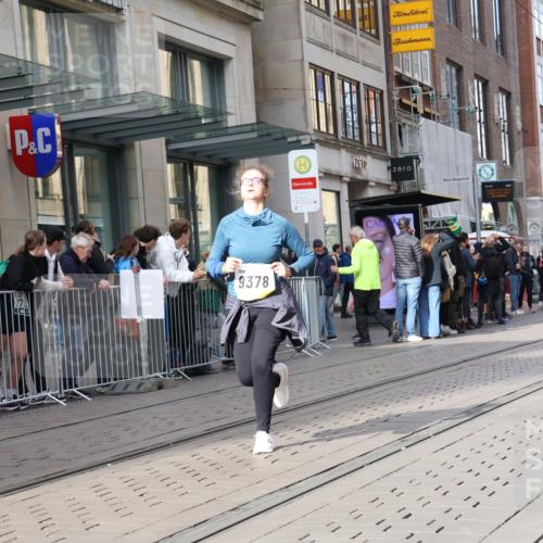 05.10.2025 - 20. swb-Marathon Bremen Strokosch-Dieckow http://msf.ph/oto/9259046 05.10.2025 10:59:30 Ziel 9005, 9378, 9381, 9473, 9604, 9612, 9673, 9991, 10290, 10291, 10311, 10420, 11267, 11444, 11456, 11582, 11639, 11644, 11720, 9005, 9378, 9381, 9473, 9604, 9612, 9673, 9991, 10290, 10291, 10311, 10420, 11267, 11444, 11456, 11582, 11639, 11644, 11720 meine-sportfotos.de