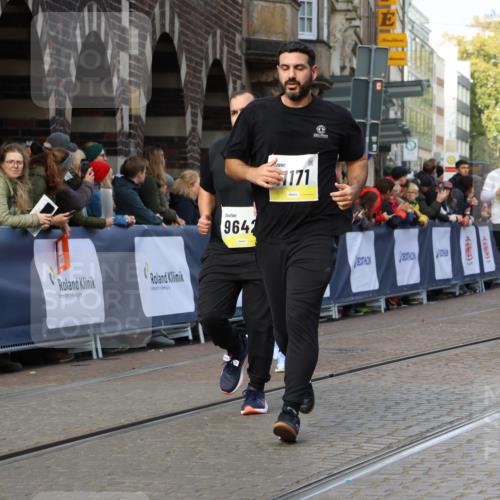 05.10.2025 - 20. swb-Marathon Bremen Strokosch-Dieckow http://msf.ph/oto/9259053 05.10.2025 11:05:06 Ziel 9642, 9668, 9978, 10018, 10021, 10343, 10965, 11016, 11121, 11171, 11323, 11412, 11650 meine-sportfotos.de
