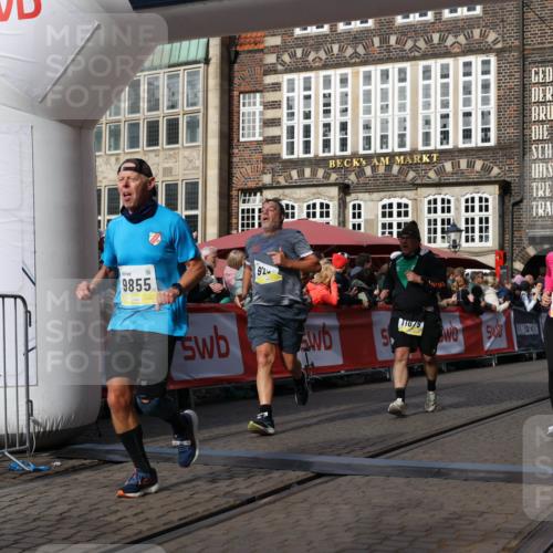 05.10.2025 - 20. swb-Marathon Bremen Yannick Fuchs http://msf.ph/oto/9259063 05.10.2025 10:56:21 Ziel 9258, 9811, 9855, 9968, 10006, 10009, 10989, 10992, 11095, 11364, 11366, 11554, 11620, 11630, 11693, 11741 meine-sportfotos.de