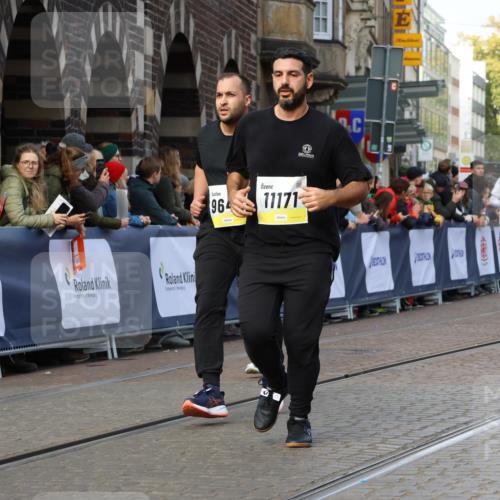 05.10.2025 - 20. swb-Marathon Bremen Strokosch-Dieckow http://msf.ph/oto/9259092 05.10.2025 11:05:06 Ziel 9642, 9668, 9978, 10018, 10021, 10343, 10965, 11016, 11121, 11171, 11323, 11412, 11650 meine-sportfotos.de