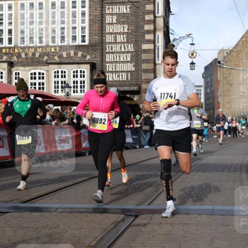 05.10.2025 - 20. swb-Marathon Bremen Yannick Fuchs http://msf.ph/oto/9259105 05.10.2025 10:56:22 Ziel 9258, 9811, 9855, 9968, 10009, 10989, 10992, 11364, 11366, 11554, 11620, 11630, 11693, 11741 meine-sportfotos.de