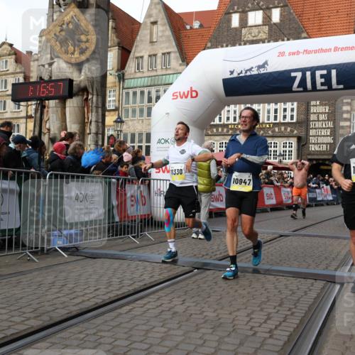 05.10.2025 - 20. swb-Marathon Bremen Yannick Fuchs http://msf.ph/oto/9259115 05.10.2025 10:47:46 Ziel 9339, 9377, 9924, 10073, 10676, 10850, 10875, 10947, 11330, 11409, 11708 meine-sportfotos.de