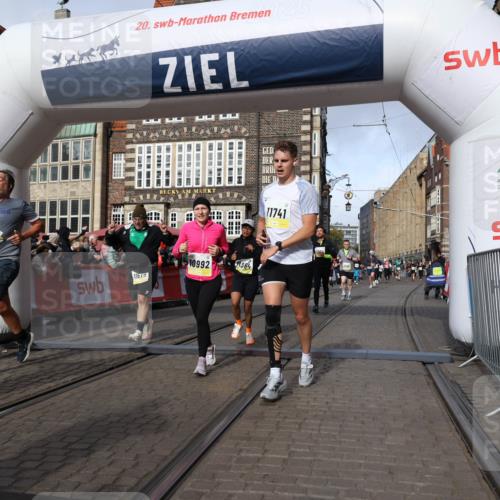 05.10.2025 - 20. swb-Marathon Bremen Yannick Fuchs http://msf.ph/oto/9259127 05.10.2025 10:56:22 Ziel 9258, 9811, 9855, 9968, 10009, 10989, 10992, 11364, 11366, 11554, 11620, 11630, 11693, 11741 meine-sportfotos.de