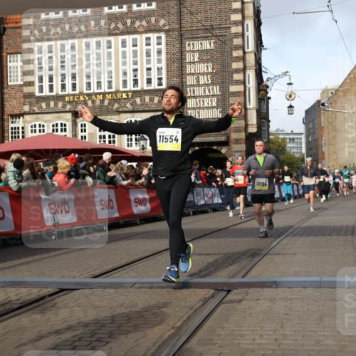 05.10.2025 - 20. swb-Marathon Bremen Yannick Fuchs http://msf.ph/oto/9259276 05.10.2025 10:56:24 Ziel 9258, 9855, 9968, 10196, 10989, 10992, 11364, 11366, 11554, 11630, 11741 meine-sportfotos.de