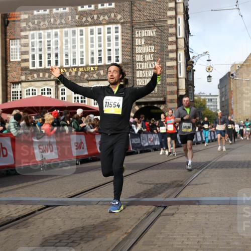 05.10.2025 - 20. swb-Marathon Bremen Yannick Fuchs http://msf.ph/oto/9259307 05.10.2025 10:56:24 Ziel 9258, 9855, 9968, 10196, 10989, 10992, 11364, 11366, 11554, 11630, 11741 meine-sportfotos.de
