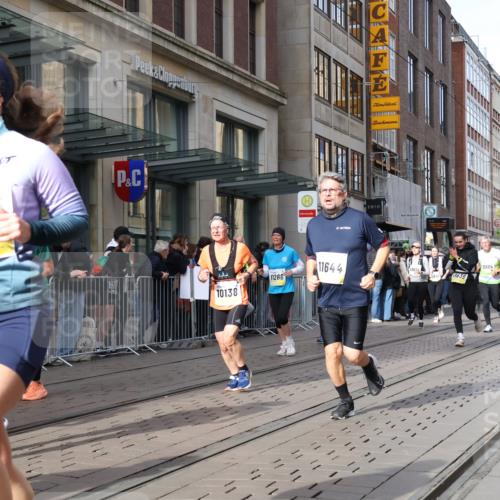 05.10.2025 - 20. swb-Marathon Bremen Strokosch-Dieckow http://msf.ph/oto/9259309 05.10.2025 10:59:42 Ziel 7177, 7621, 9005, 9378, 9381, 9603, 9604, 9611, 9612, 9666, 9672, 9673, 10138, 10290, 10291, 10311, 10345, 10489, 10572, 10889, 10919, 11026, 11050, 11125, 11266, 11444, 11600, 11639, 11644, 11713, 7177, 7621, 9005, 9378, 9381, 9603, 9604, 9611, 9612, 9666, 9672, 9673, 10138, 10290, 10291, 10311, 10345, 10489, 10572, 10889, 10919, 11026, 11050, 11125, 11266, 11444, 11600, 11639, 11644 meine-sportfotos.de