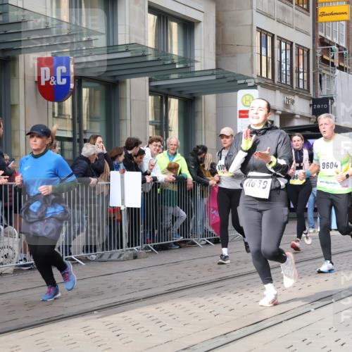 05.10.2025 - 20. swb-Marathon Bremen Strokosch-Dieckow http://msf.ph/oto/9259341 05.10.2025 10:59:44 Ziel 7177, 7621, 9005, 9381, 9495, 9603, 9604, 9611, 9612, 9666, 9672, 10138, 10290, 10291, 10311, 10345, 10489, 10572, 10889, 10919, 10985, 11026, 11050, 11125, 11266, 11444, 11600, 11639, 11644, 11713, 7177, 7621, 9005, 9381, 9495, 9603, 9604, 9611, 9612, 9666, 9672, 10138, 10290, 10291, 10311, 10345, 10489, 10572, 10889, 10919, 10985, 11026, 11050, 11125, 11266, 11444, 11600, 11639, 11644 meine-sportfotos.de