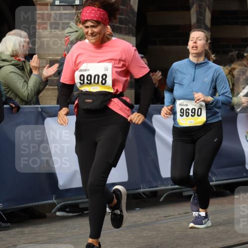 05.10.2025 - 20. swb-Marathon Bremen Strokosch-Dieckow http://msf.ph/oto/9259368 05.10.2025 11:05:18 Ziel 9440, 9515, 9690, 9713, 9908, 9944, 10255, 10828, 10990, 11106, 11501, 11540, 11707 meine-sportfotos.de