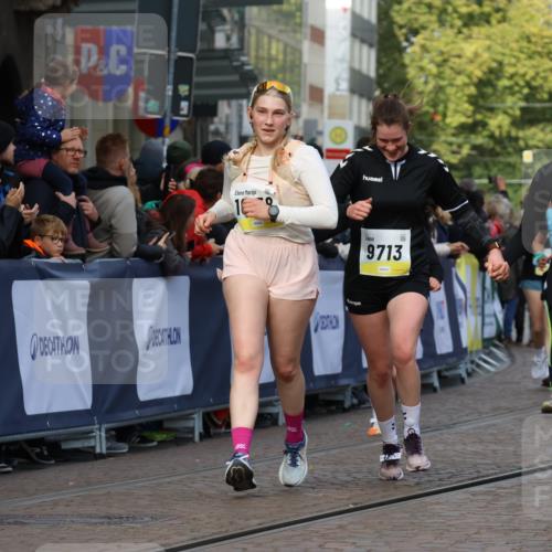 05.10.2025 - 20. swb-Marathon Bremen Strokosch-Dieckow http://msf.ph/oto/9259386 05.10.2025 11:05:23 Ziel 9515, 9713, 9944, 10025, 10158, 10289, 10511, 10542, 10828, 11064, 11106 meine-sportfotos.de