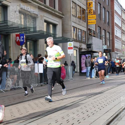 05.10.2025 - 20. swb-Marathon Bremen Strokosch-Dieckow http://msf.ph/oto/9259394 05.10.2025 10:59:46 Ziel 7177, 7621, 9005, 9381, 9495, 9603, 9604, 9611, 9612, 9666, 9672, 10138, 10290, 10291, 10311, 10345, 10489, 10572, 10889, 10919, 10985, 11026, 11050, 11063, 11125, 11266, 11444, 11600, 11639, 11644, 11713, 7177, 7621, 9005, 9381, 9495, 9603, 9604, 9611, 9612, 9666, 9672, 10138, 10290, 10291, 10311, 10345, 10489, 10572, 10889, 10919, 10985, 11026, 11050, 11063, 11125, 11266, 11444, 11600, 11639, 11644 meine-sportfotos.de