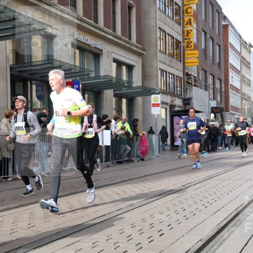 05.10.2025 - 20. swb-Marathon Bremen Strokosch-Dieckow http://msf.ph/oto/9259420 05.10.2025 10:59:46 Ziel 7177, 7621, 9005, 9381, 9495, 9603, 9604, 9611, 9612, 9666, 9672, 10138, 10290, 10291, 10311, 10345, 10489, 10572, 10889, 10919, 10985, 11026, 11050, 11063, 11125, 11266, 11444, 11600, 11639, 11644, 11713, 7177, 7621, 9005, 9381, 9495, 9603, 9604, 9611, 9612, 9666, 9672, 10138, 10290, 10291, 10311, 10345, 10489, 10572, 10889, 10919, 10985, 11026, 11050, 11063, 11125, 11266, 11444, 11600, 11639, 11644 meine-sportfotos.de