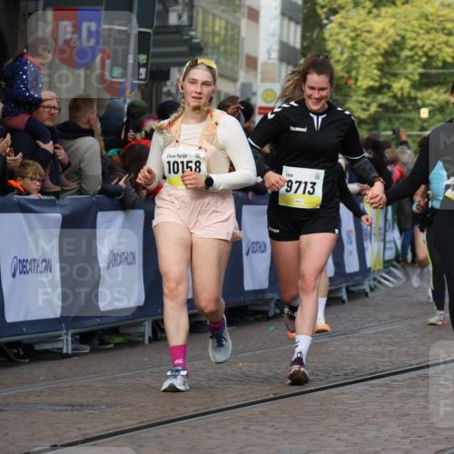 05.10.2025 - 20. swb-Marathon Bremen Strokosch-Dieckow http://msf.ph/oto/9259424 05.10.2025 11:05:23 Ziel 9515, 9713, 9944, 10025, 10158, 10289, 10511, 10542, 10828, 11064, 11106 meine-sportfotos.de