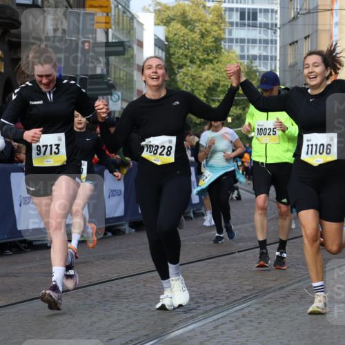 05.10.2025 - 20. swb-Marathon Bremen Strokosch-Dieckow http://msf.ph/oto/9259539 05.10.2025 11:05:25 Ziel 7654, 9713, 9752, 10025, 10158, 10289, 10426, 10511, 10542, 10828, 11064, 11106, 11676 meine-sportfotos.de