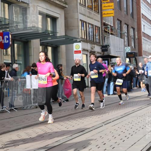 05.10.2025 - 20. swb-Marathon Bremen Strokosch-Dieckow http://msf.ph/oto/9259611 05.10.2025 10:59:54 Ziel 7177, 7215, 7621, 9005, 9495, 9603, 9604, 9611, 9666, 9672, 10067, 10138, 10217, 10311, 10345, 10406, 10489, 10492, 10504, 10572, 10794, 10889, 10919, 10985, 11026, 11050, 11063, 11125, 11263, 11266, 11424, 11600, 11699, 11713, 7177, 7215, 7621, 9005, 9495, 9603, 9604, 9611, 9666, 9672, 10067, 10138, 10217, 10311, 10345, 10406, 10489, 10492, 10504, 10572, 10794, 10889, 10919, 10985, 11026, 11050, 11063, 11125, 11263, 11266, 11424, 11600 meine-sportfotos.de