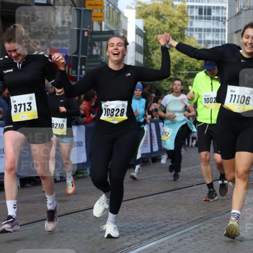 05.10.2025 - 20. swb-Marathon Bremen Strokosch-Dieckow http://msf.ph/oto/9259622 05.10.2025 11:05:25 Ziel 7654, 9713, 9752, 10025, 10158, 10289, 10426, 10511, 10542, 10828, 11064, 11106, 11676 meine-sportfotos.de
