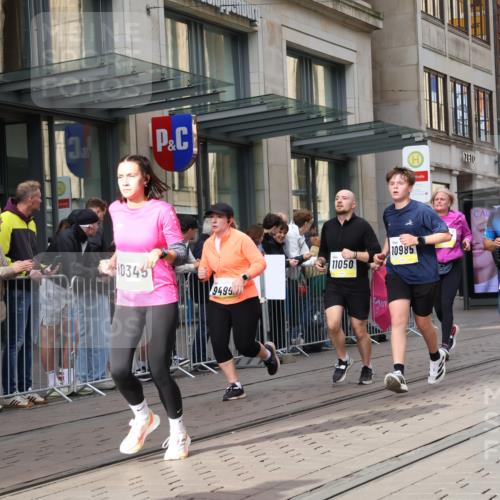 05.10.2025 - 20. swb-Marathon Bremen Strokosch-Dieckow http://msf.ph/oto/9259632 05.10.2025 10:59:55 Ziel 7177, 7215, 7621, 9173, 9495, 9603, 9604, 9611, 9666, 9672, 10067, 10138, 10217, 10345, 10406, 10489, 10492, 10504, 10572, 10794, 10889, 10919, 10930, 10985, 11026, 11050, 11063, 11125, 11263, 11266, 11424, 11600, 11699, 11713, 7177, 7215, 7621, 9173, 9495, 9603, 9604, 9611, 9666, 9672, 10067, 10138, 10217, 10345, 10406, 10489, 10492, 10504, 10572, 10794, 10889, 10919, 10930, 10985, 11026, 11050, 11063, 11125, 11263, 11266, 11424, 11600 meine-sportfotos.de