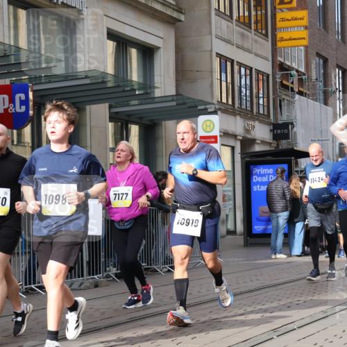 05.10.2025 - 20. swb-Marathon Bremen Strokosch-Dieckow http://msf.ph/oto/9259657 05.10.2025 10:59:56 Ziel 7177, 7215, 7621, 9173, 9495, 9603, 9611, 9666, 9672, 10067, 10138, 10217, 10345, 10406, 10489, 10492, 10504, 10572, 10794, 10889, 10919, 10930, 10985, 11026, 11050, 11063, 11125, 11263, 11266, 11424, 11600, 11699, 11713, 7177, 7215, 7621, 9173, 9495, 9603, 9611, 9666, 9672, 10067, 10138, 10217, 10345, 10406, 10489, 10492, 10504, 10572, 10794, 10889, 10919, 10930, 10985, 11026, 11050, 11063, 11125, 11263, 11266, 11424, 11600 meine-sportfotos.de