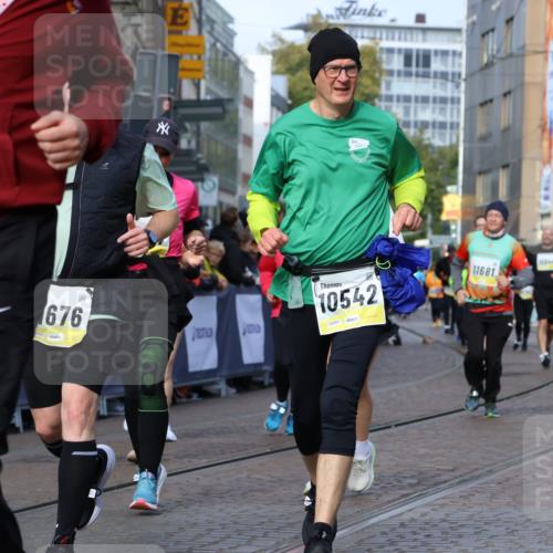 05.10.2025 - 20. swb-Marathon Bremen Strokosch-Dieckow http://msf.ph/oto/9259707 05.10.2025 11:05:30 Ziel 7654, 9210, 9419, 9752, 10025, 10158, 10289, 10426, 10437, 10511, 10542, 10999, 11064, 11164, 11676, 11681 meine-sportfotos.de