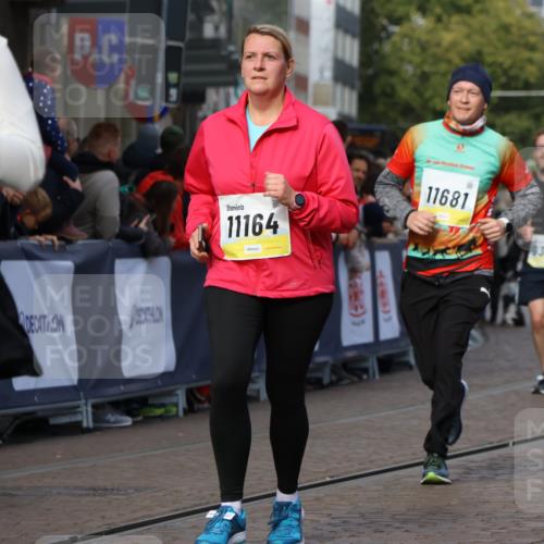 05.10.2025 - 20. swb-Marathon Bremen Strokosch-Dieckow http://msf.ph/oto/9259760 05.10.2025 11:05:32 Ziel 7654, 9210, 9419, 9752, 10025, 10289, 10426, 10437, 10511, 10542, 10999, 11164, 11676, 11681 meine-sportfotos.de